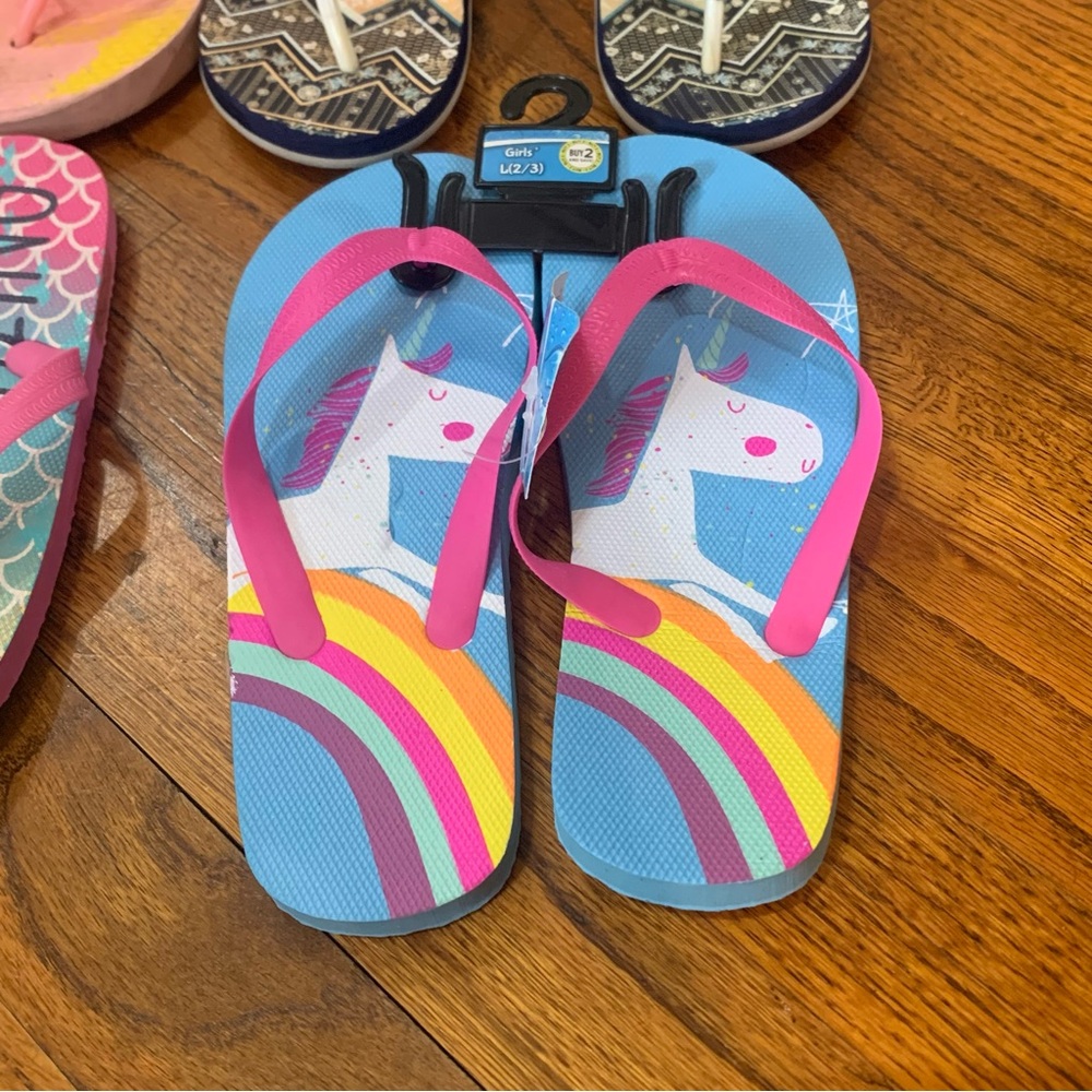 4 Pairs Girls Flip Flop Beach Sandal Shoes
2 / 3
NWT Mermaid & Rainbow
GUC Roxy - Picture 7 of 11